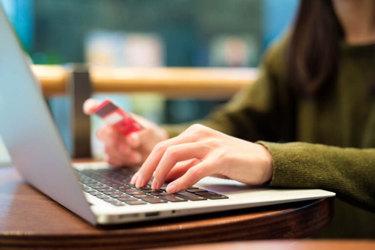 Bad Credit Card Habits to Ditch Today