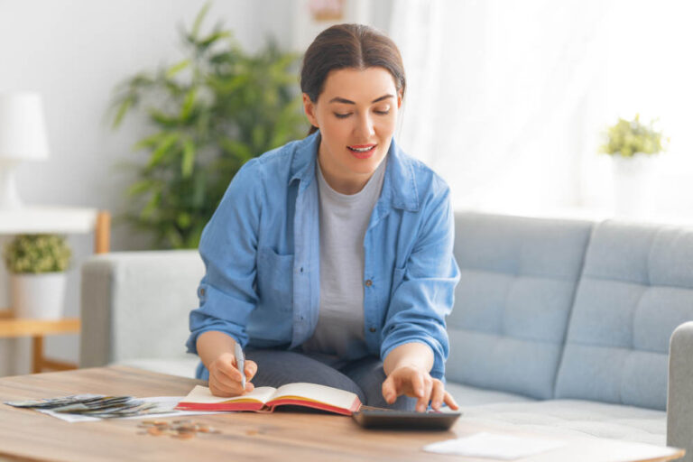 Living Without Credit in Contemporary Lifestyles